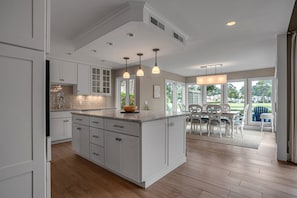 Villa, plusieurs lits, patio, vue golf (191 Twin Oaks) | Cuisine privée | Réfrigérateur, micro-ondes, four, plaque de cuisson