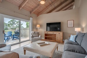 Villa - flere senge - terrasse - udsigt til golfbane (191 Twin Oaks) | Opholdsområde | 42-tommers fladskærms-tv med digitale kanaler