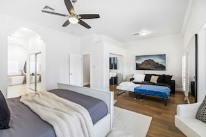 5 bedrooms, desk, iron/ironing board, travel cot