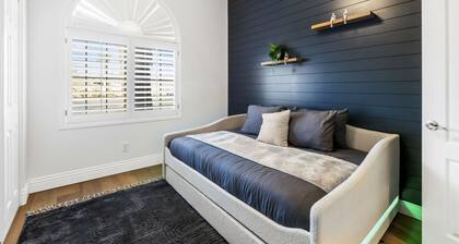 Luxe Las Vegas Villa: Pickleball & Heated Pool Fun