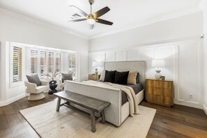 5 bedrooms, desk, iron/ironing board, travel crib