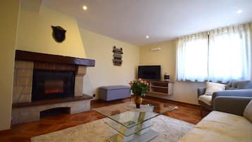 TV, foosball, books, stereo