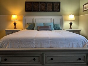 3 bedrooms, iron/ironing board, WiFi, bed sheets - Thamesford Calming Rituals Spa B&B (Thamesford)