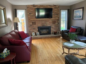 TV, fireplace