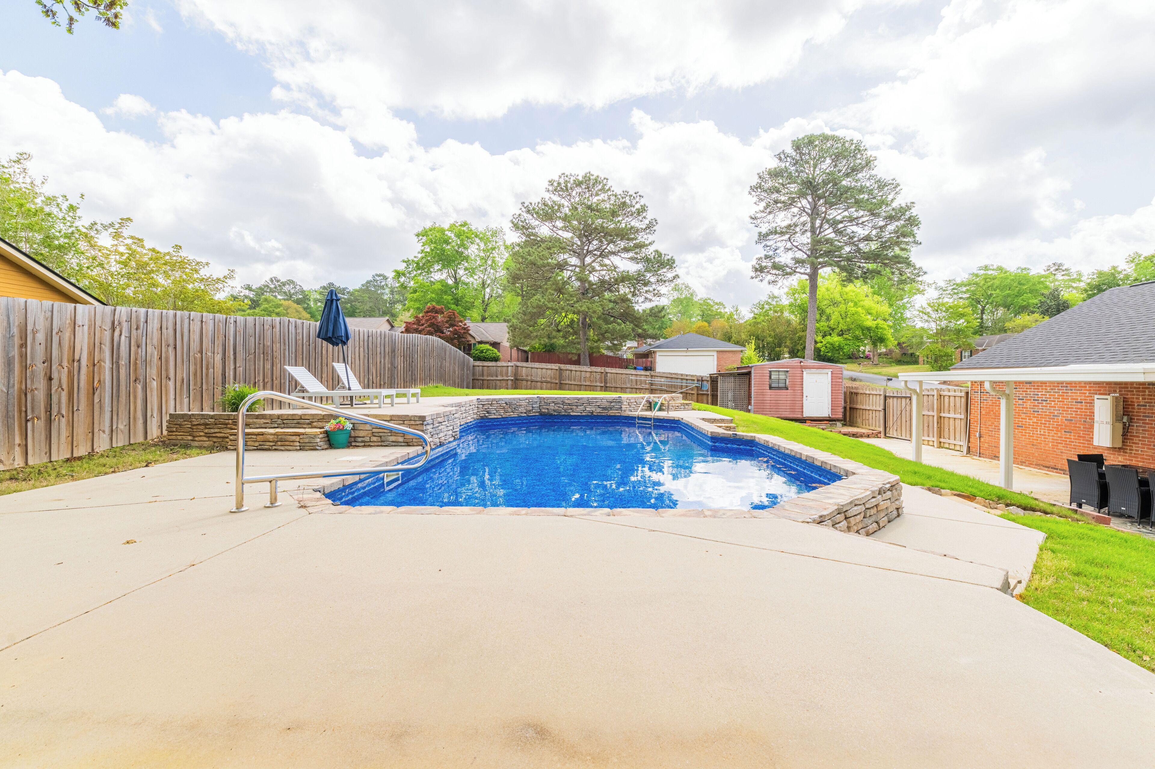 Piscine extérieure en saison