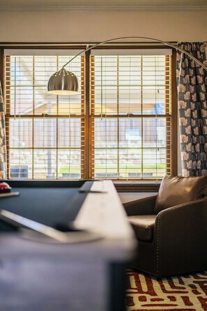 Games room - Serene Modern Getaway with Pool&games (Columbus)