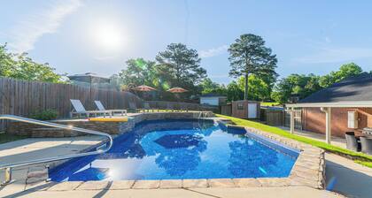 Serene Modern Getaway with Pool&games