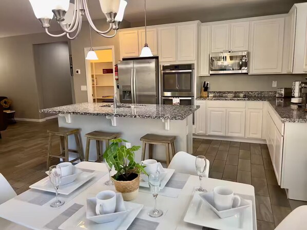 ميكروويف، فرن، موقد طهي مسطح، غسالة أطباق