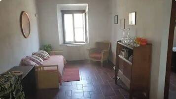 2 bedrooms, bed sheets