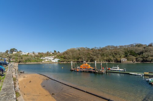 Quayside is an eighteenth century townhouse in the heart of Fowey