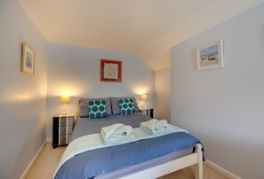 3 bedrooms, iron/ironing board, WiFi, bed sheets - Quayside is an eighteenth century townhouse in the heart of Fowey (Fowey)