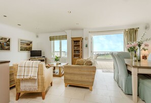 Smart TV, DVD player, stereo