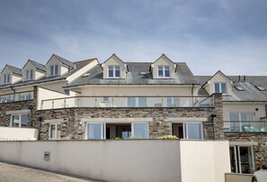 Exterior - Tamarisk - a beautiful first floor apartment (Treyarnon Bay)