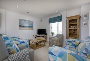 Smart TV, DVD player, stereo - Tamarisk - a beautiful first floor apartment (Treyarnon Bay)