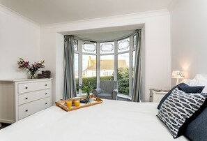 5 habitaciones, tabla de planchar con plancha, wifi y ropa de cama
