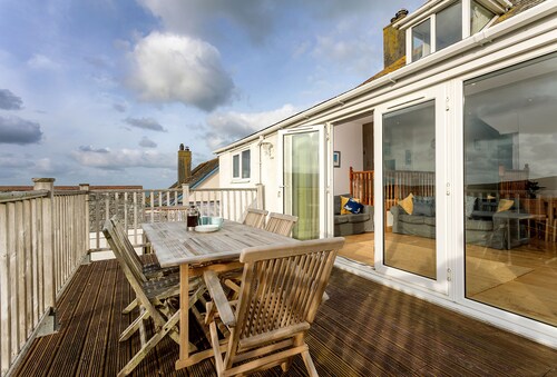 Welcome to Bay View, a stunning five-bedroom dog-friendly holiday home