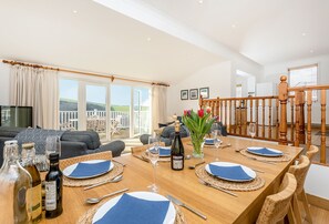 Dining - Welcome to Bay View, a stunning five-bedroom dog-friendly holiday home (Port Isaac)