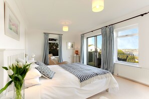 4 chambres, fer et planche à repasser, Wi-Fi, draps fournis