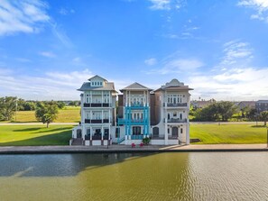 Exterior - Bayfront | Fishing | BBQ | Kayaks | Elevator (Bolivar Peninsula)