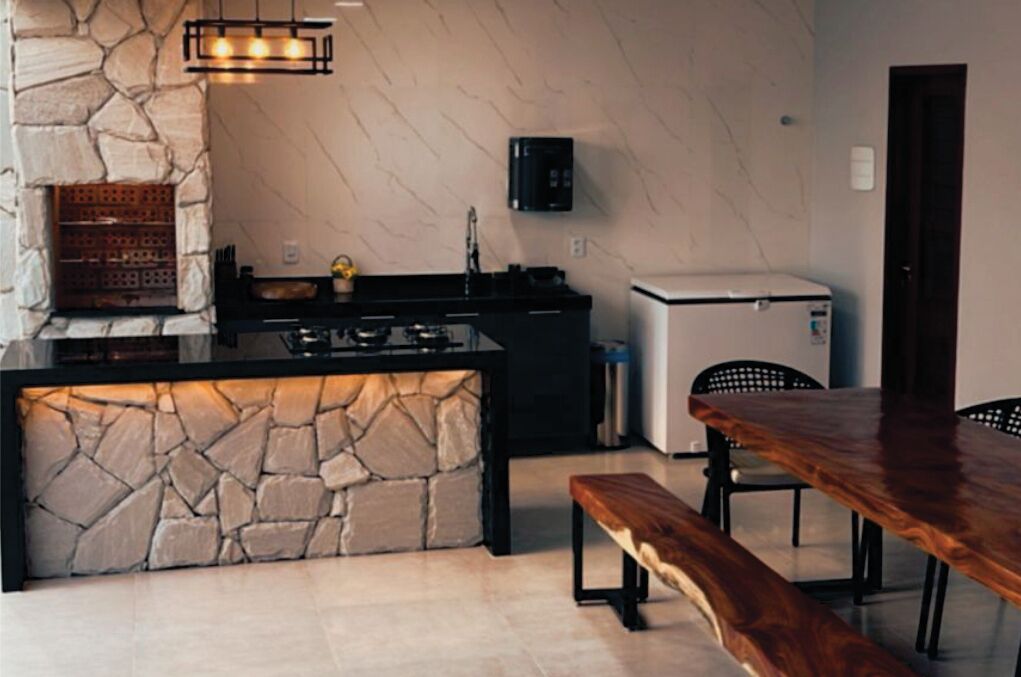 Réfrigérateur, plaque de cuisson, cafetière/bouilloire