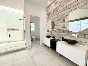 Shower, hair dryer, towels, soap - Modern Lux Masterpiece: Games, Views, Rooftop ,Pool, & Spa (Los Angeles)