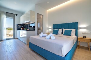 高级开间 (Arte 80 - C1) | 起居区 | 40-英寸智能电视（配备数码频道）