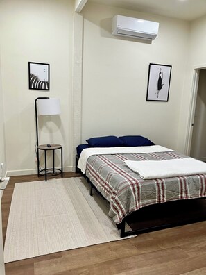 1 chambre, bureau, fer et planche à repasser, Wi-Fi gratuit