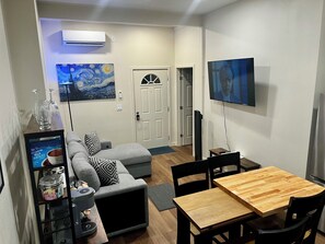 Smart TV - Unit A - Near UCLA WH, Kaiser, Dignity, Cedars Providence, RAMS & More (Los Angeles)