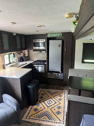 Cozy campground in serene Coeburn with AC