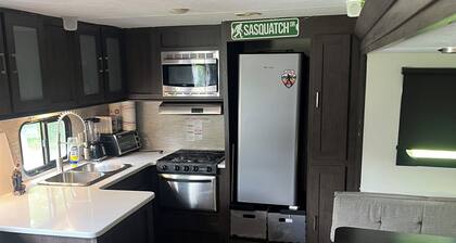 Cozy campground in serene Coeburn with AC