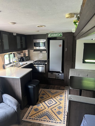 Cozy campground in serene Coeburn with AC