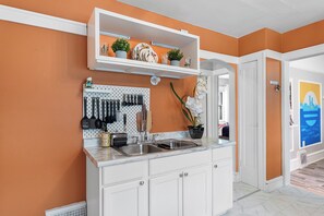 Micro-ondes, four, plaque de cuisson