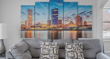 Spacious 4-bedroom house near downtown Milwaukee