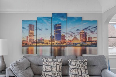 Spacious 4-bedroom house near downtown Milwaukee