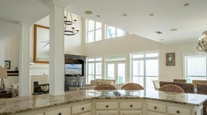 Interior - Spacious Gulf Front 6-bedroom House with Beautiful Views in Gulf Shores (Gulf Shores)