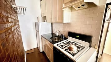 Microondas, horno, placa de cocina y lavavajillas