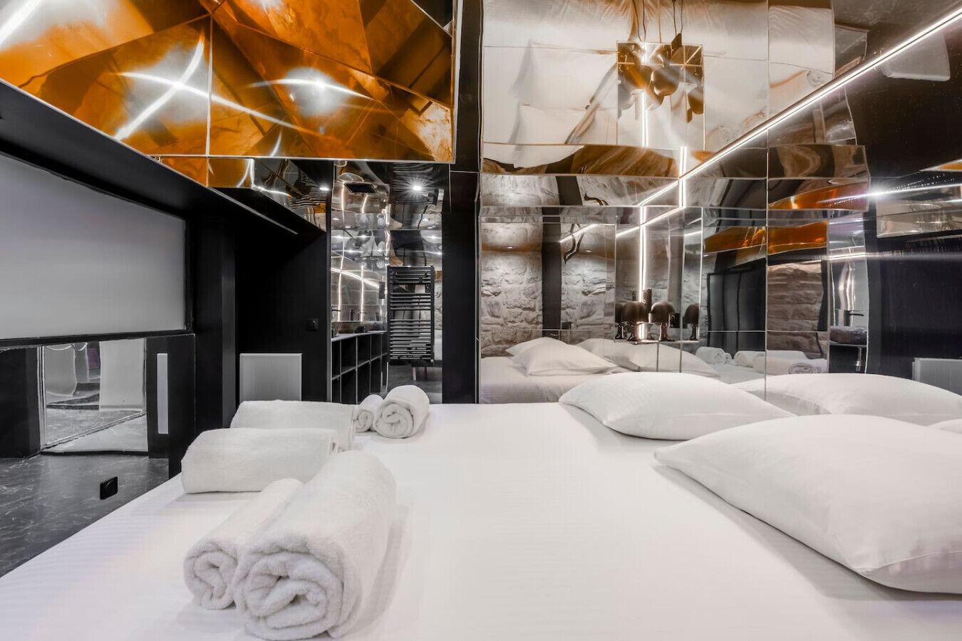 2 bedrooms, desk, free WiFi, bed sheets