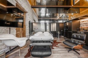 2 bedrooms, desk, free WiFi, bed sheets