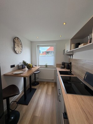 Micro-ondes, four, plaque de cuisson, lave-vaisselle