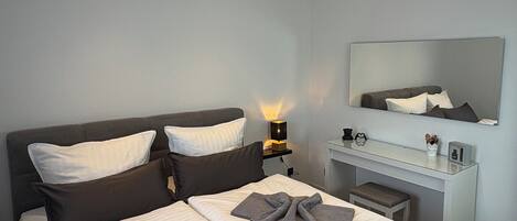 2 habitaciones, tabla de planchar con plancha, wifi y ropa de cama
