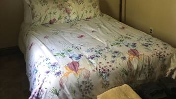1 bedroom, bed sheets