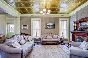 Interior - Historic Elgin Hotel (Marion)