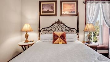 Premium Single Room, 1 Queen Bed, Courtyard View