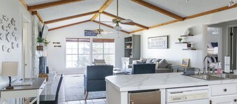 Southern Roots Retreat: Spacious Home With Lake Views & Private Boat Launch