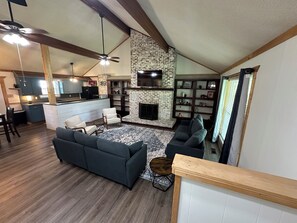 Smart-tv en een open haard