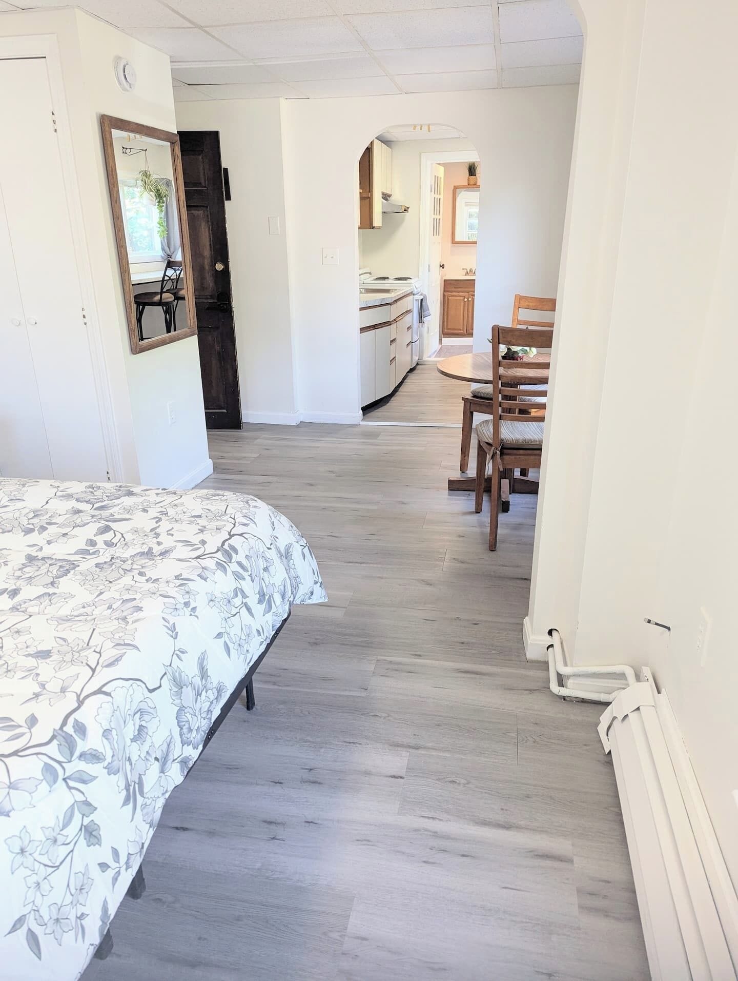 1 slaapkamer, een strijkplank/strijkijzer, gratis wifi, beddengoed