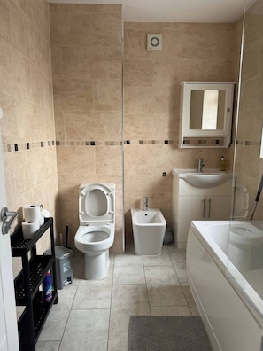 Apartamento, 2 habitaciones | Baño