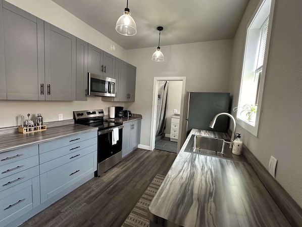 Fridge, microwave, oven, stovetop