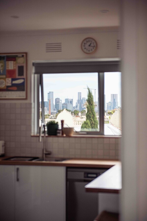 Kühlschrank, Mikrowelle, Ofen, Geschirrspüler