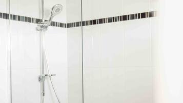 Hårføner, håndklær, såpe og sjampo